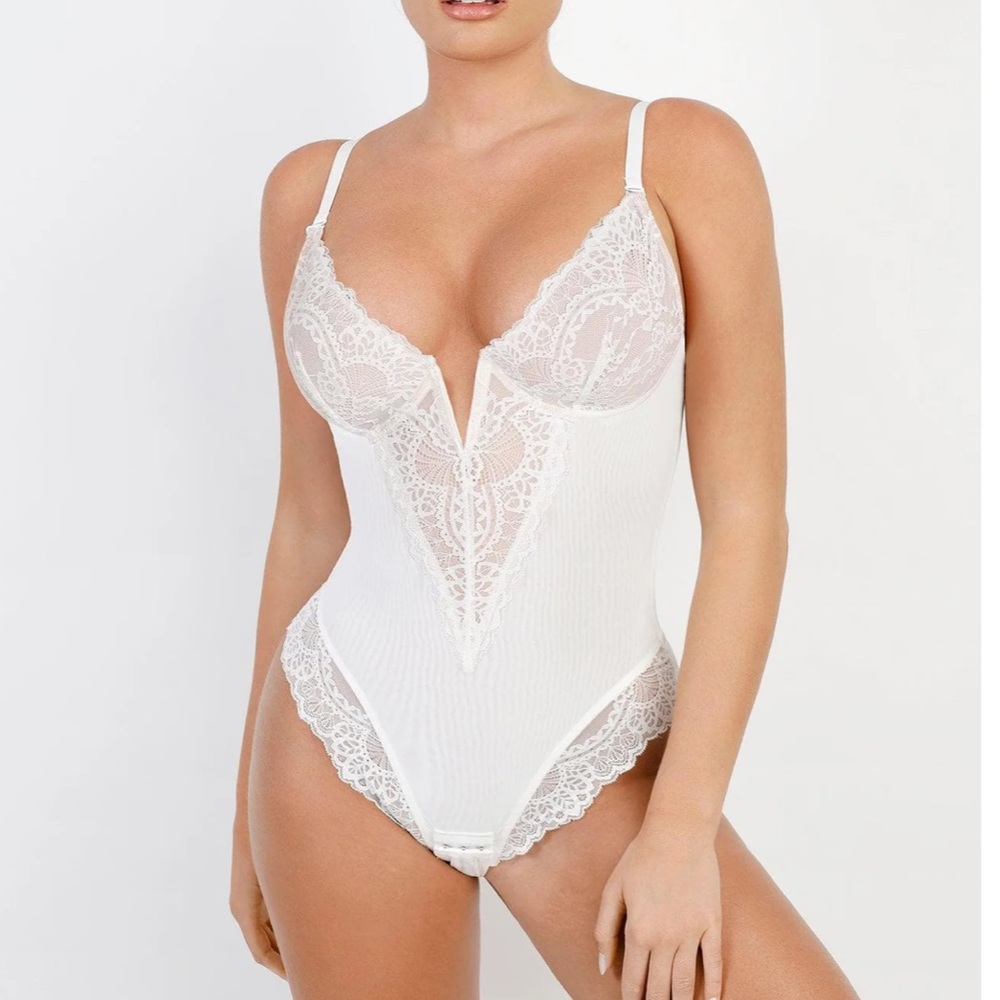 Gorgeous white Lace Deep-V Neck Bodysuit😍